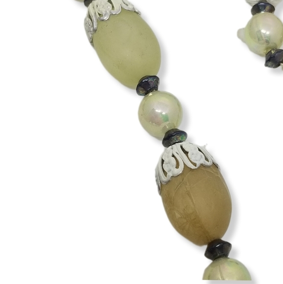 VINTAGE 1950s JAPAN MADE PASTEL COLOR FROSTED ACRYLIC BEAD STATEMENT NECKLACE - Picture 4 of 8